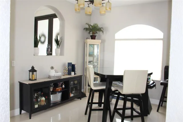 $999,999 | 16272 Southwest 42nd Terrace, Miami, FL 33185