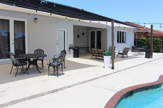 $999,999 | 16272 Southwest 42nd Terrace, Miami, FL 33185