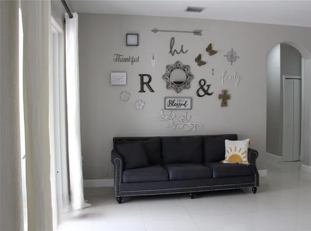 $999,999 | 16272 Southwest 42nd Terrace, Miami, FL 33185