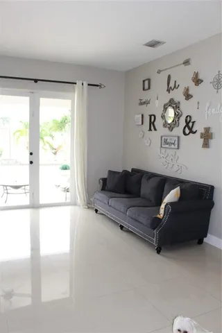 $999,999 | 16272 Southwest 42nd Terrace, Miami, FL 33185