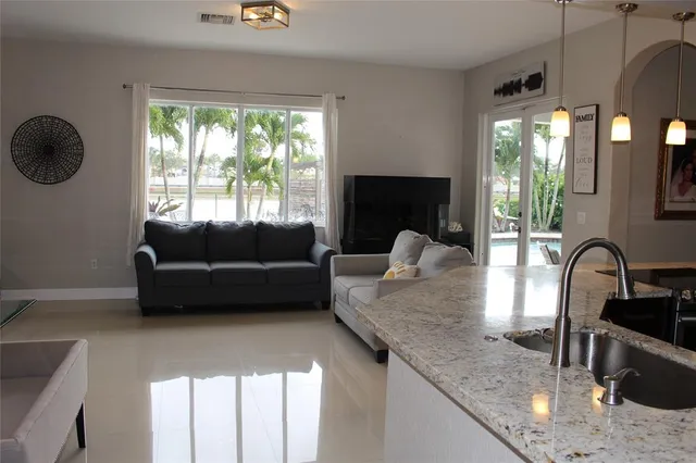 $999,999 | 16272 Southwest 42nd Terrace, Miami, FL 33185