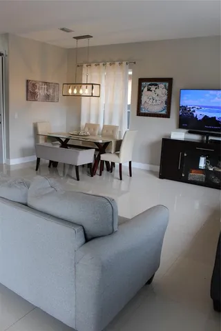 $999,999 | 16272 Southwest 42nd Terrace, Miami, FL 33185