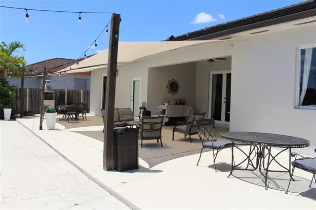 $999,999 | 16272 Southwest 42nd Terrace, Miami, FL 33185