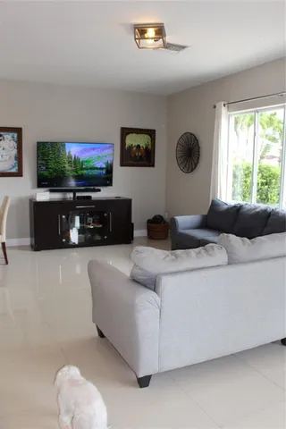 $999,999 | 16272 Southwest 42nd Terrace, Miami, FL 33185