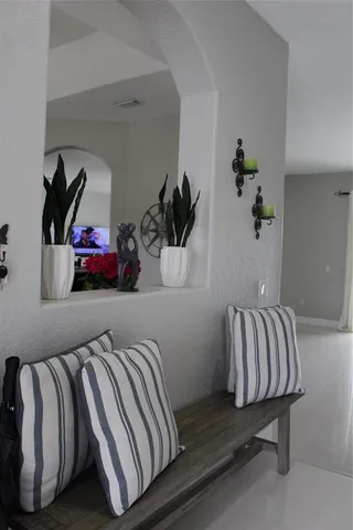 $999,999 | 16272 Southwest 42nd Terrace, Miami, FL 33185