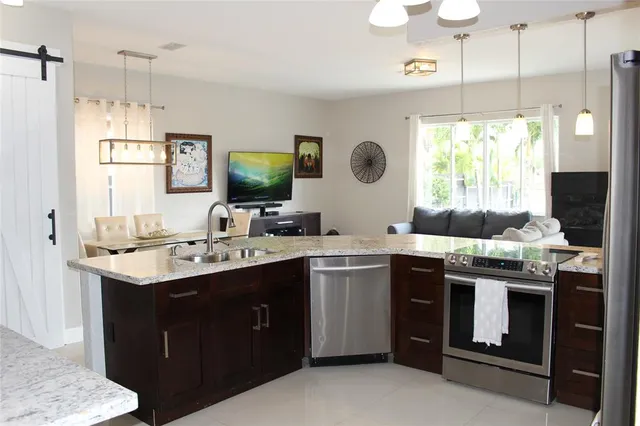 $999,999 | 16272 Southwest 42nd Terrace, Miami, FL 33185