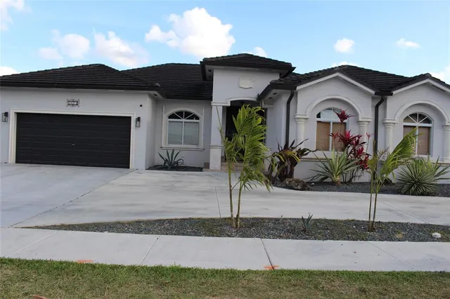 $999,999 | 16272 Southwest 42nd Terrace, Miami, FL 33185