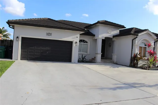 $999,999 | 16272 Southwest 42nd Terrace, Miami, FL 33185