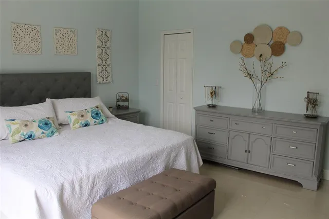 $999,999 | 16272 Southwest 42nd Terrace, Miami, FL 33185