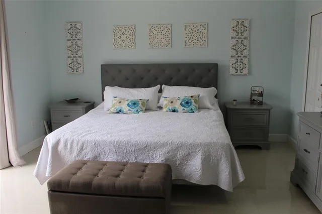 $999,999 | 16272 Southwest 42nd Terrace, Miami, FL 33185