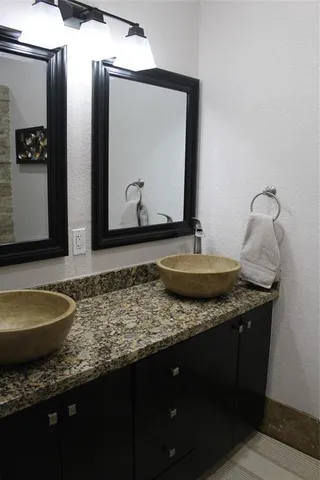 $999,999 | 16272 Southwest 42nd Terrace, Miami, FL 33185