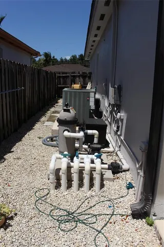 $999,999 | 16272 Southwest 42nd Terrace, Miami, FL 33185