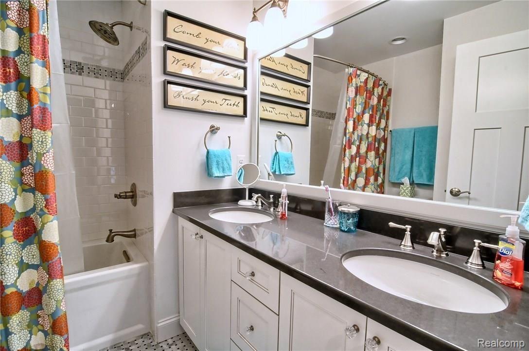 1018 Mahaffey Street Rochester, MI 48307 - Photo 13 of 33 Bathroom.jpg