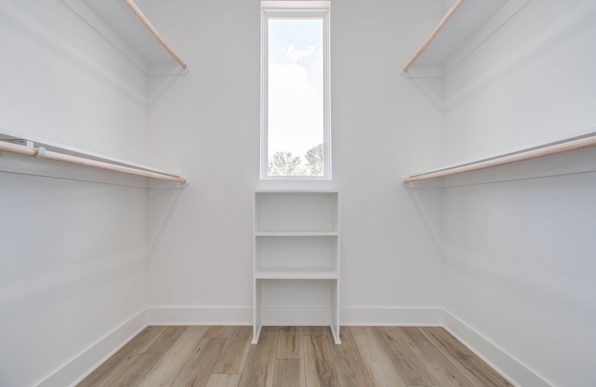 3728 Noah Street Houston, TX 77021 - Photo 12 of 23 Walk-in closet