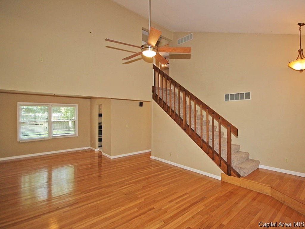 8115 Hunt Road Springfield, IL 62712 - Photo 3 of 36