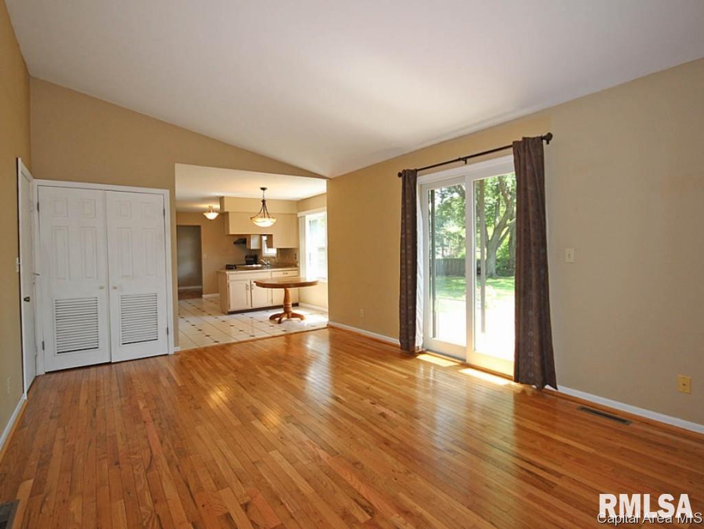 8115 Hunt Road Springfield, IL 62712 - Photo 8 of 36