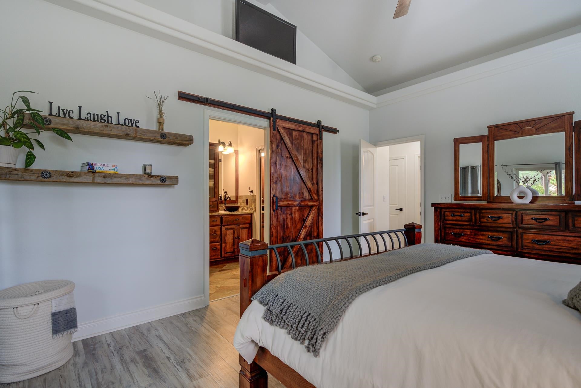 17501 Grizzly Den Road Weed, CA 96094 - Photo 16 of 50 Gallery Image 16