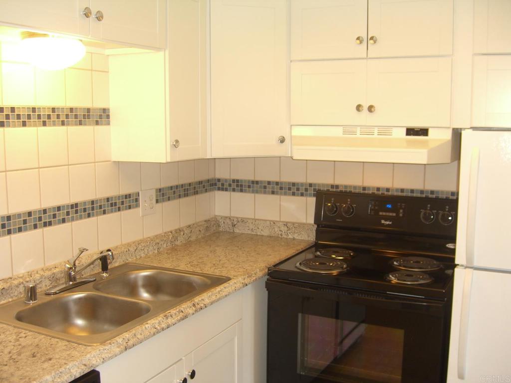 27715 Mountain Meadow Road, Unit 39 Escondido, CA 92026 - Photo 4 of 4 a bathroom with a sink and a bathtub