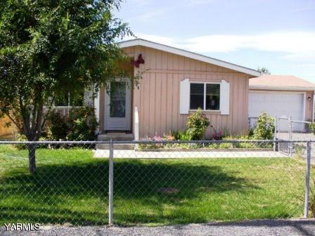 208 North Rivard Road Moxee, WA 98936 - Photo 1 of 2 front view of a house with a yard