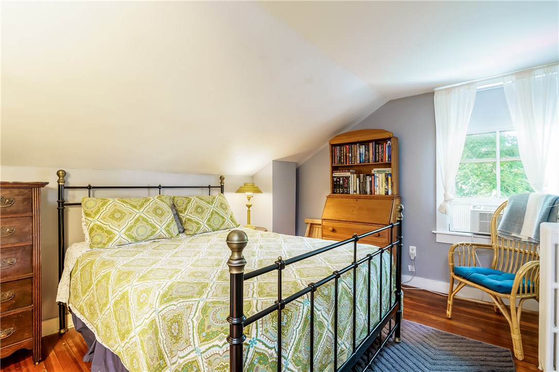 13 Goodwin Street Newport, RI 02840 - Photo 18 of 47