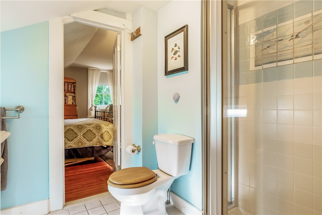 13 Goodwin Street Newport, RI 02840 - Photo 19 of 47 Jack & Jill bathroom.