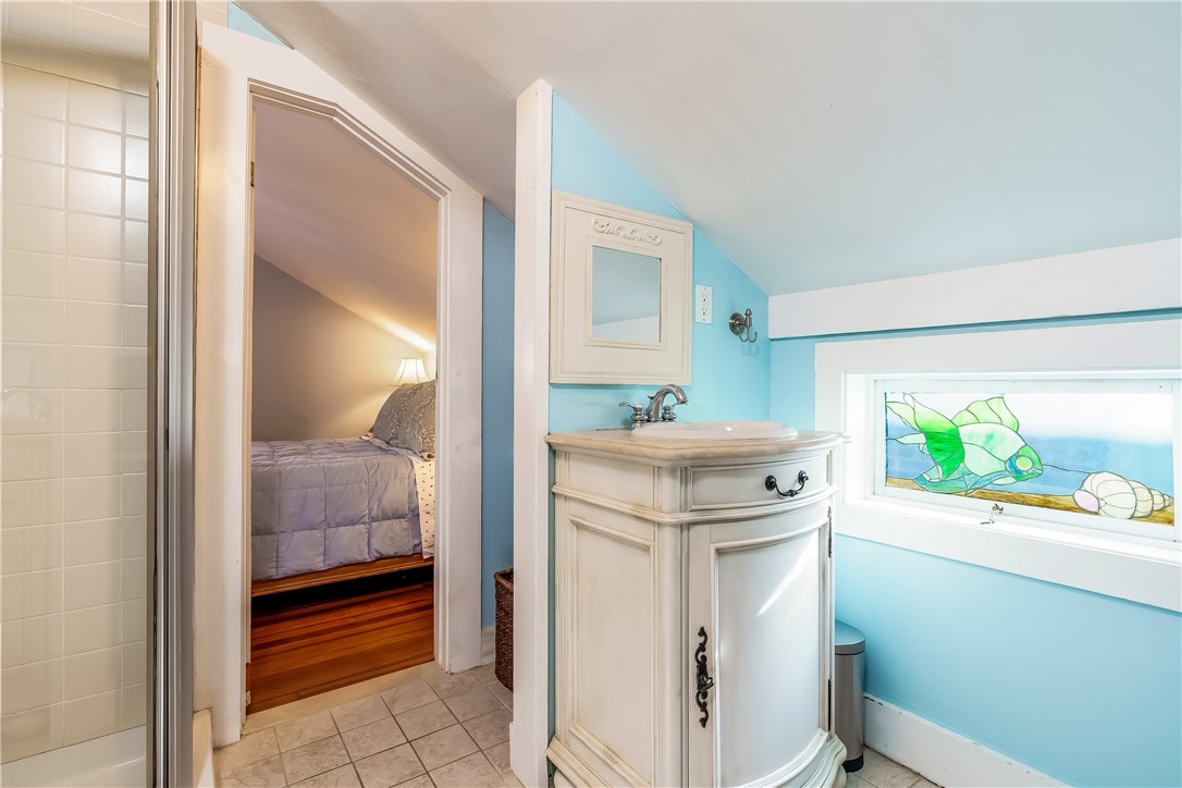 13 Goodwin Street Newport, RI 02840 - Photo 20 of 47 Jack & Jill bathroom.