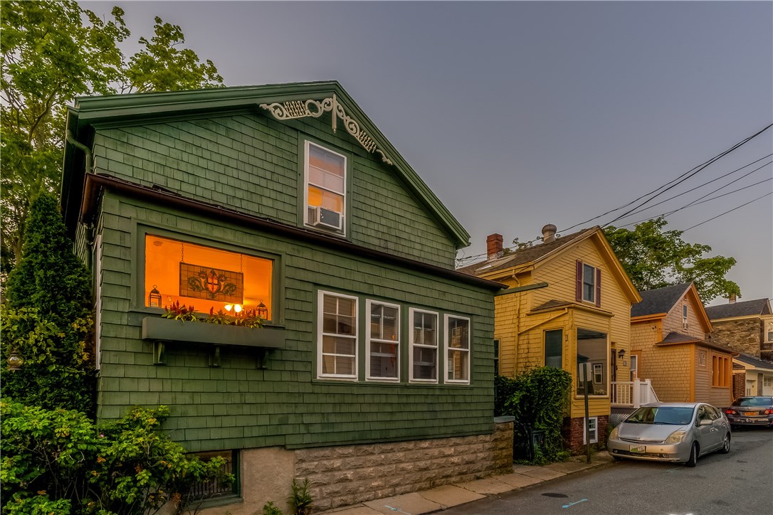 13 Goodwin Street Newport, RI 02840 - Photo 39 of 47