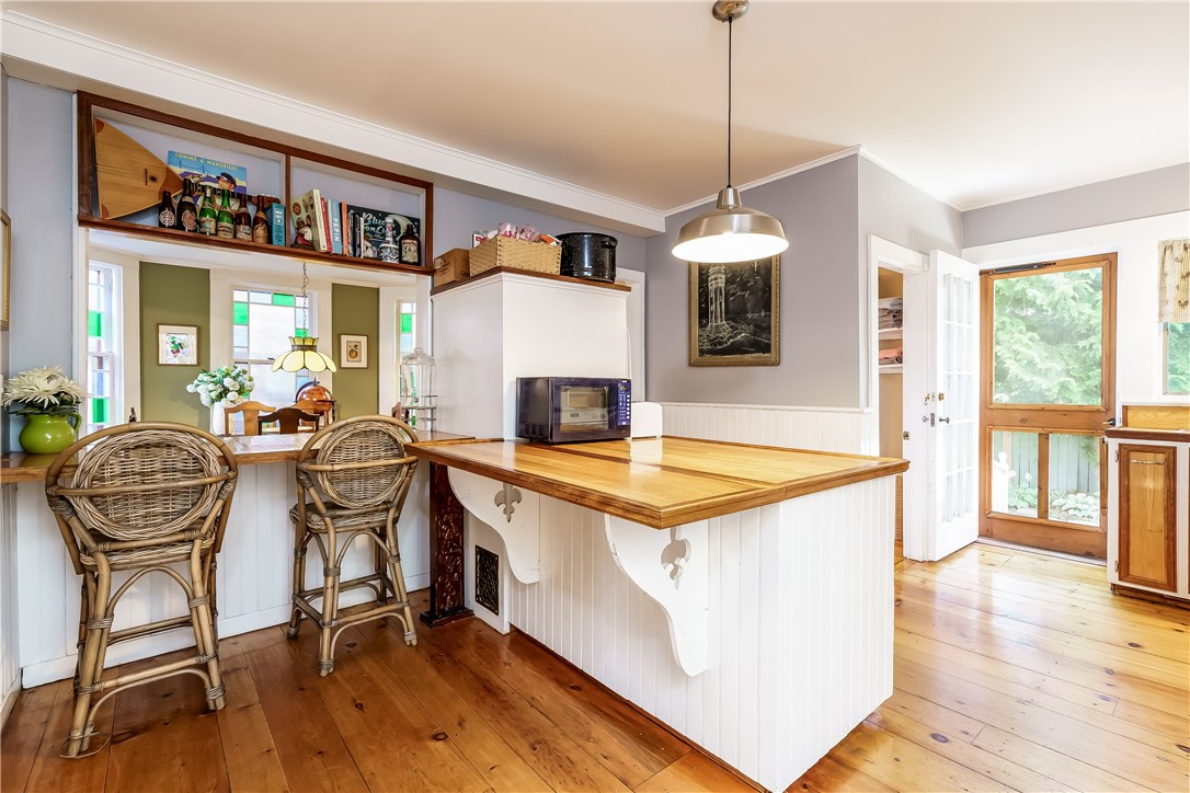 13 Goodwin Street Newport, RI 02840 - Photo 5 of 47 Island leaf can extend when needing more counter space.