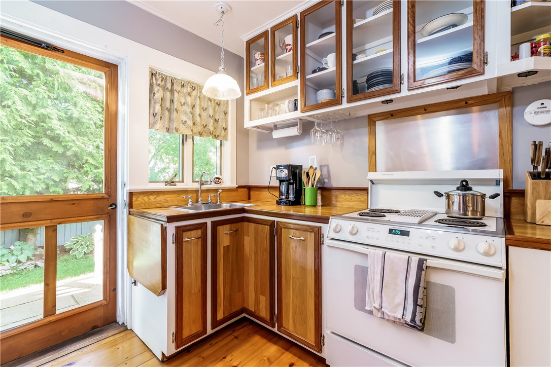 13 Goodwin Street Newport, RI 02840 - Photo 7 of 47