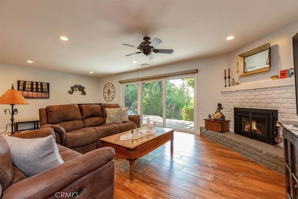 225 Hacienda Avenue San Luis Obispo, CA 93401 - Photo 16 of 75 Gas fireplace insert