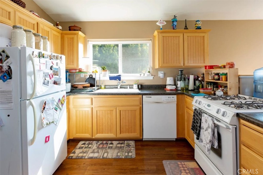 225 Hacienda Avenue San Luis Obispo, CA 93401 - Photo 46 of 75 Apartment kitchen