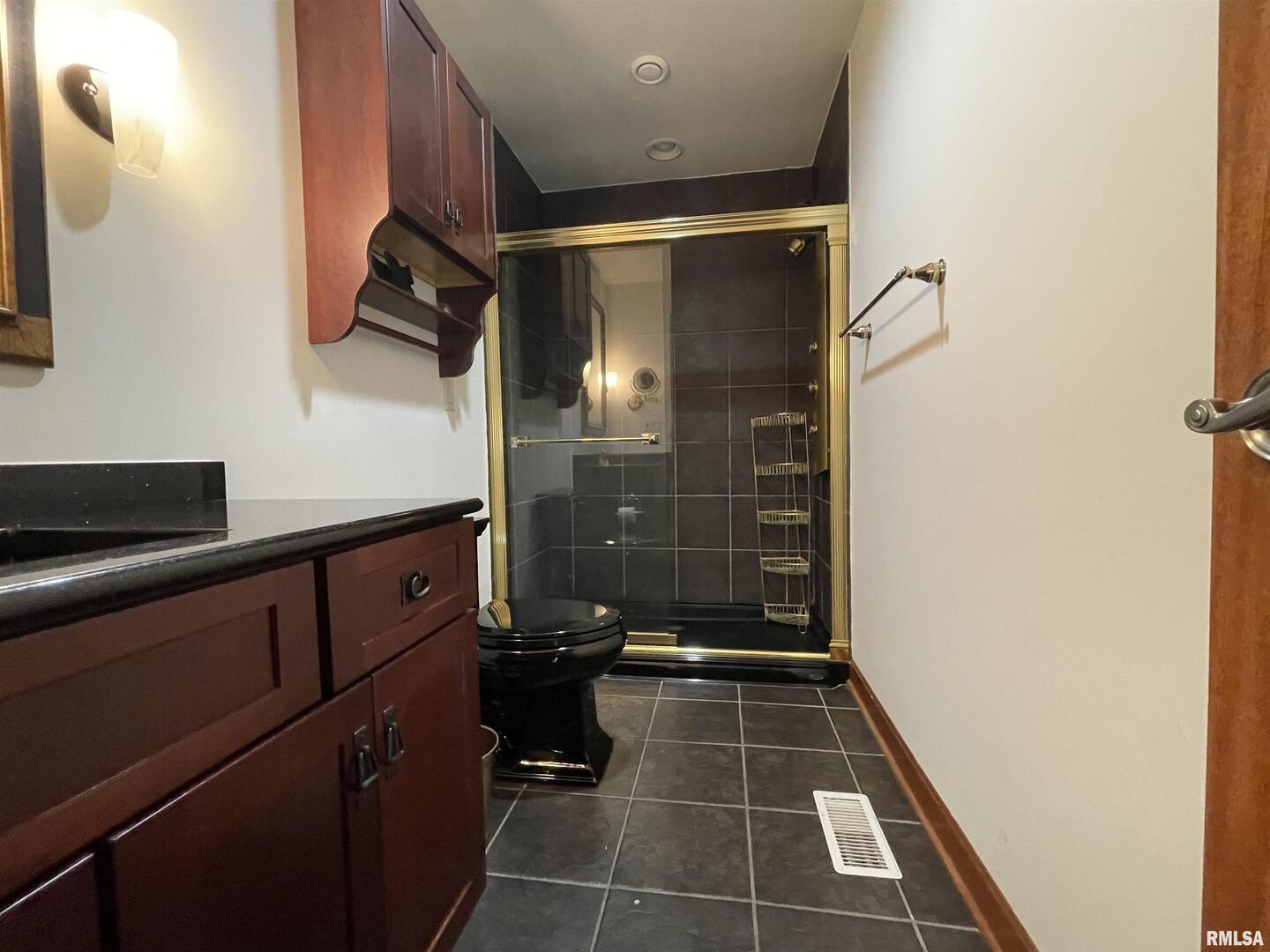 2479 New Era Road Murphysboro, IL 62966 - Photo 35 of 86 a bathroom with a sink and a mirror