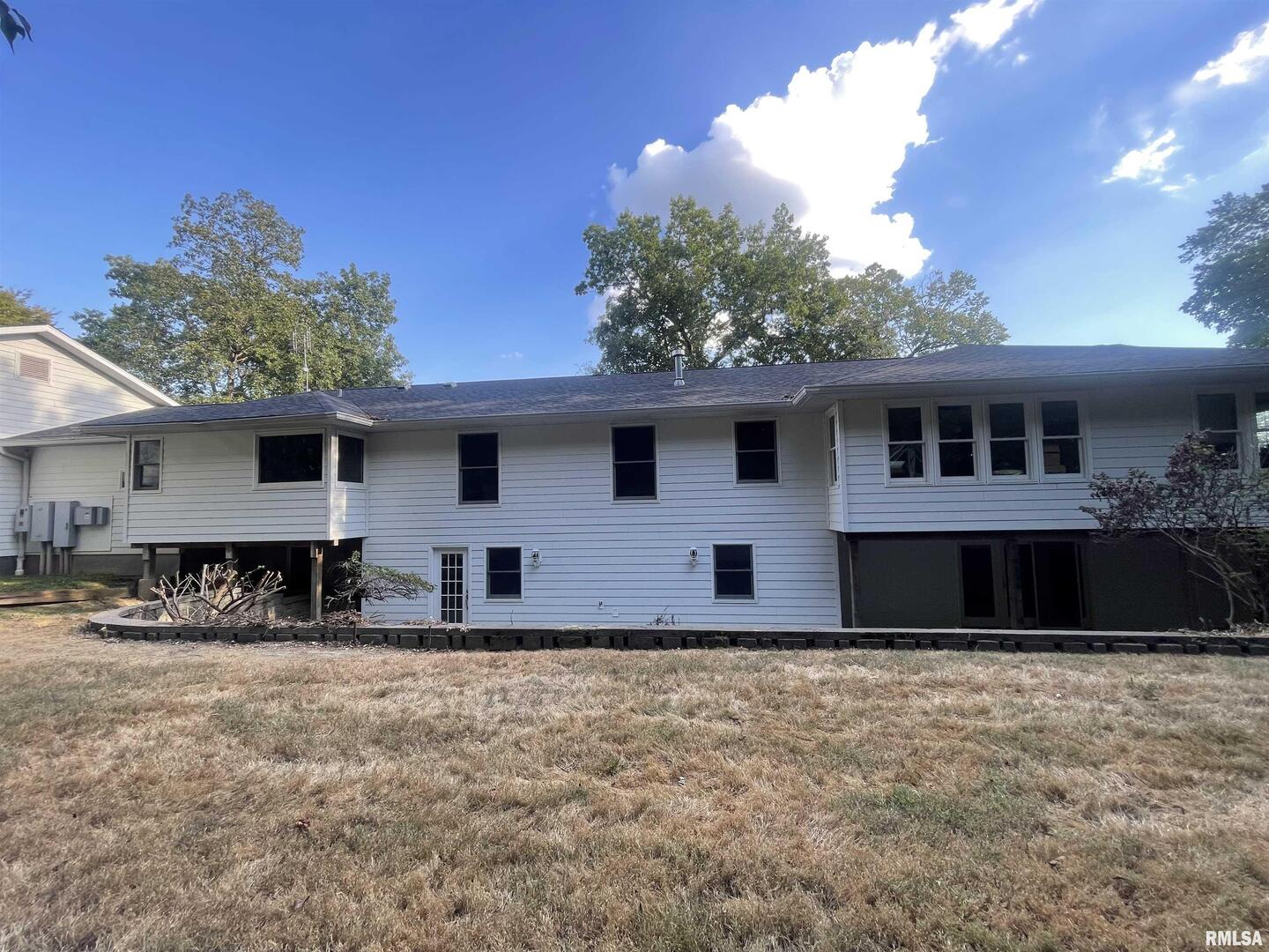 2479 New Era Road Murphysboro, IL 62966 - Photo 65 of 86 a front view of house with yard