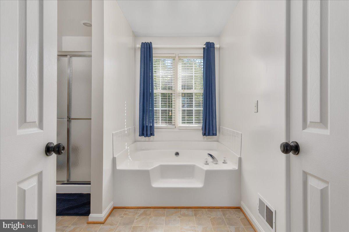 20376 Splendor View Terrace Hagerstown, MD 21740 - Photo 24 of 52 a bathroom with a bathtub and a sink