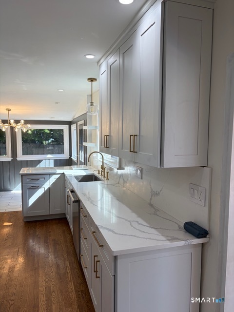 144 Haynes Road West Hartford, CT 06117 - Photo 4 of 23 Gallery Image 4