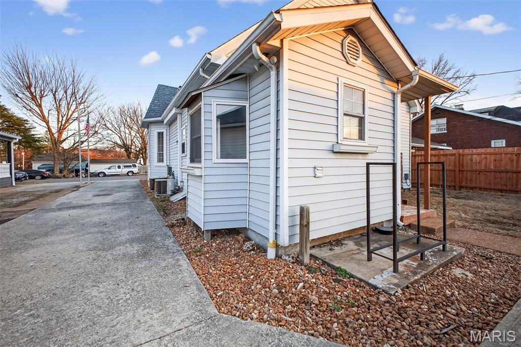 105 South 4th Street Dupo, IL 62239 - Photo 7 of 53