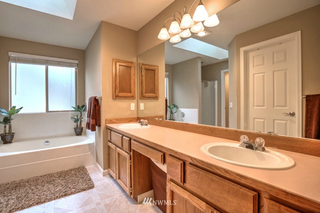 11919 Northeast 168th Street Bothell, WA 98011 - Photo 17 of 24 Gallery Image 17