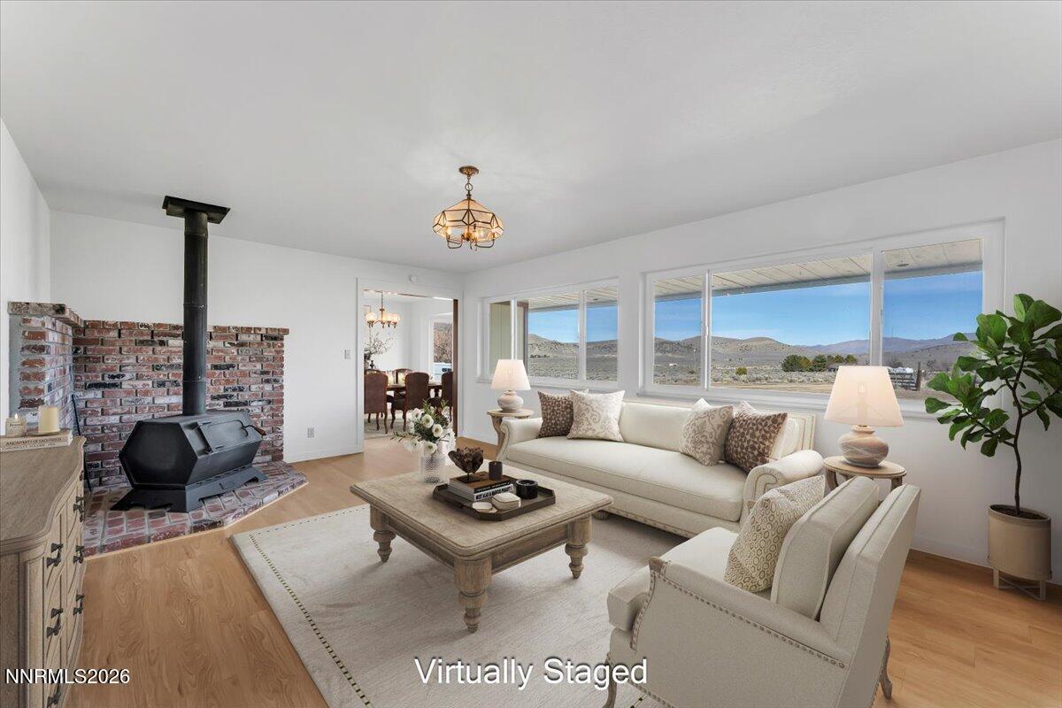 013-Virtually Staged (1 of 5)