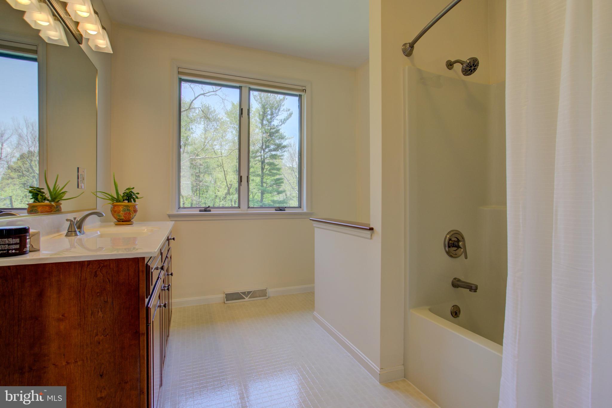 1558 Stone Mill Road Lancaster, PA 17603 - Photo 34 of 97 2nd Floor Bath