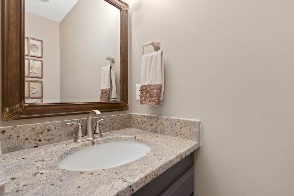 7566 Fairfield Lakes Drive Powell, OH 43065 - Photo 14 of 33 Half Bath
