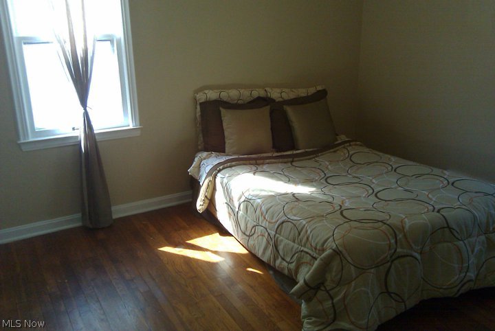 4883 Farnhurst Road Cleveland, OH 44124 - Photo 14 of 24 Main Bedroom with two closets