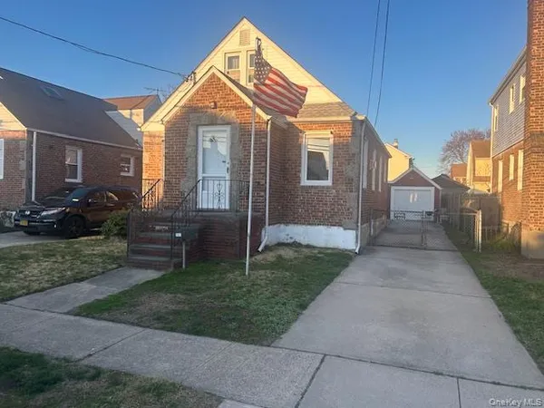 $659,000 | 101 Fairfield Street, Valley Stream, NY 11581