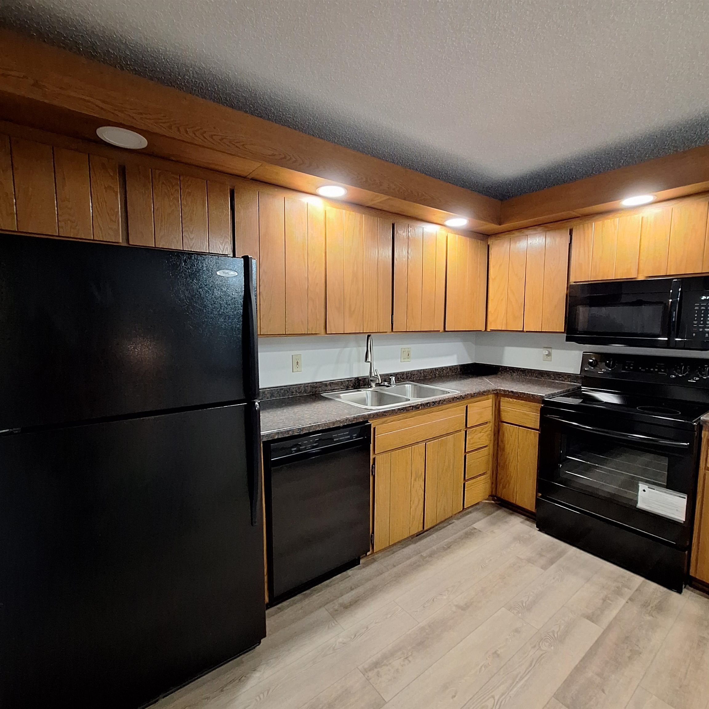 103 Saddle Ridge Portage, WI 53901 - Photo 8 of 34