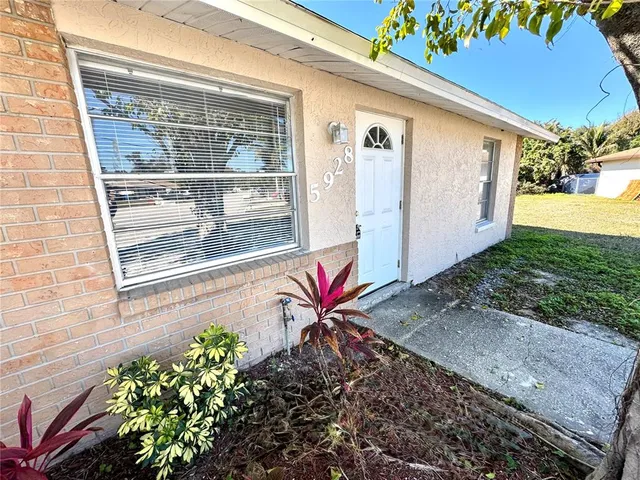 $1,995 | 5928 13th St Court East, Bradenton, FL 34203
