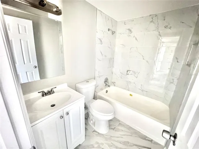 $1,995 | 5928 13th St Court East, Bradenton, FL 34203