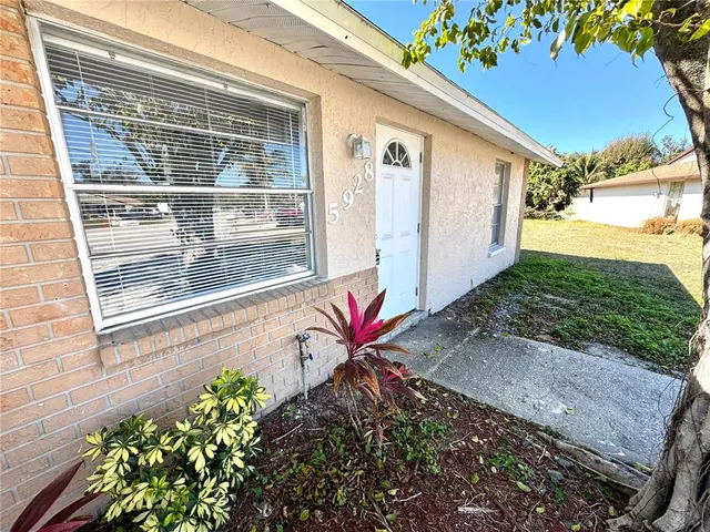 $1,995 | 5928 13th St Court East, Bradenton, FL 34203