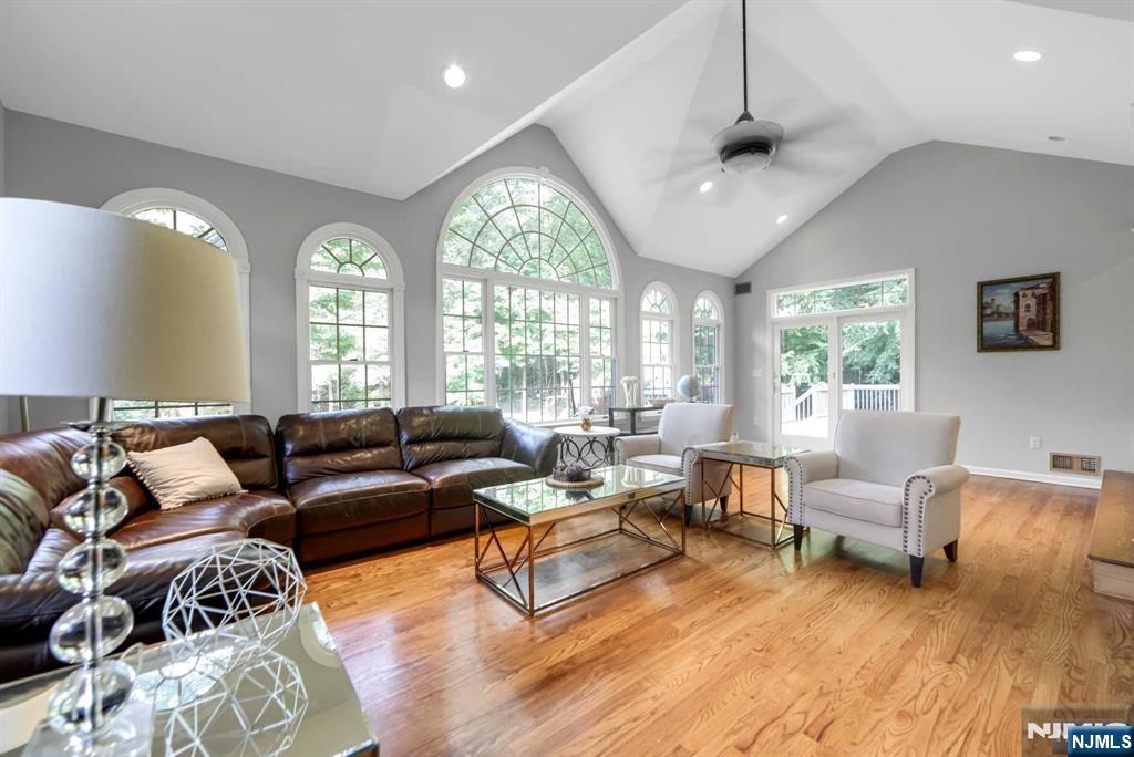 5 Monroe Drive Mahwah, NJ 07430 - Photo 15 of 32