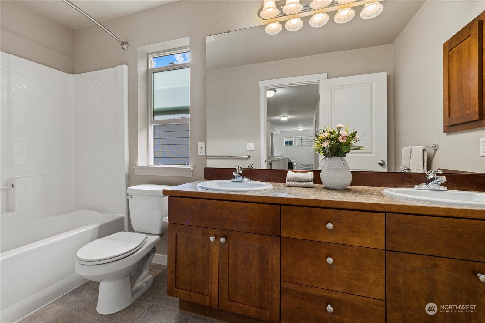 4725 Northeast 2nd Place Renton, WA 98059 - Photo 19 of 38