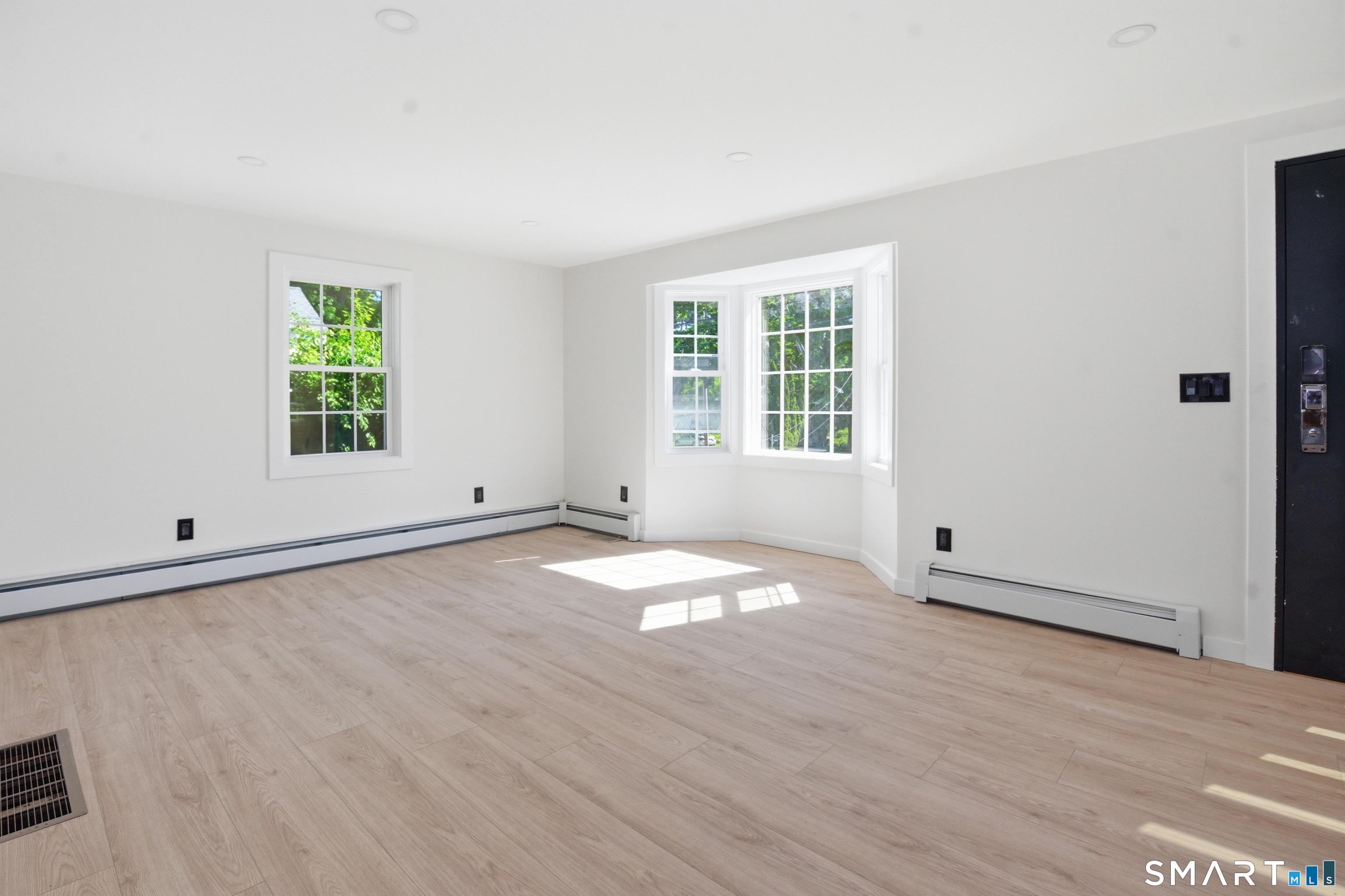 1646 Jennings Road Fairfield, CT 06824 - Photo 10 of 40