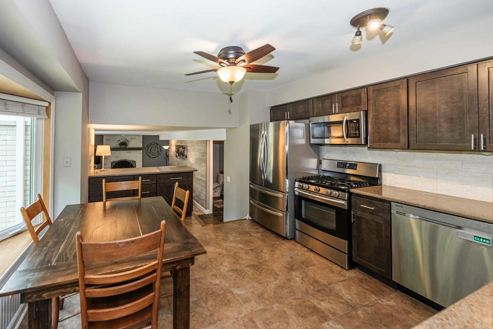 220 North Haddon Place Addison, IL 60101 - Photo 14 of 62 Gallery Image 14